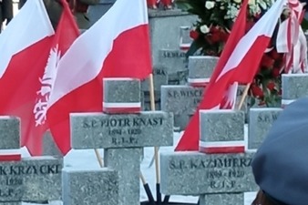 nagrobki, flagi Polski